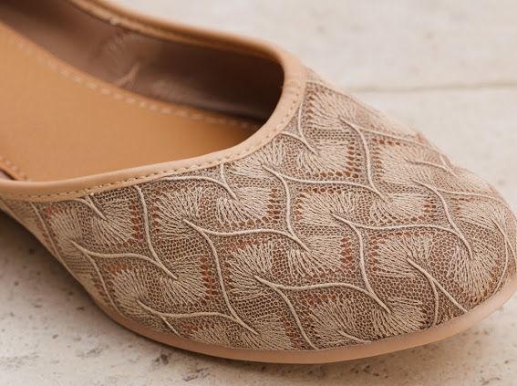 Golden Grace Punjabi Juttis 3