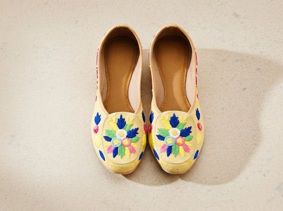 Floral Bliss Hand-Embroidered Ethnic Juttis