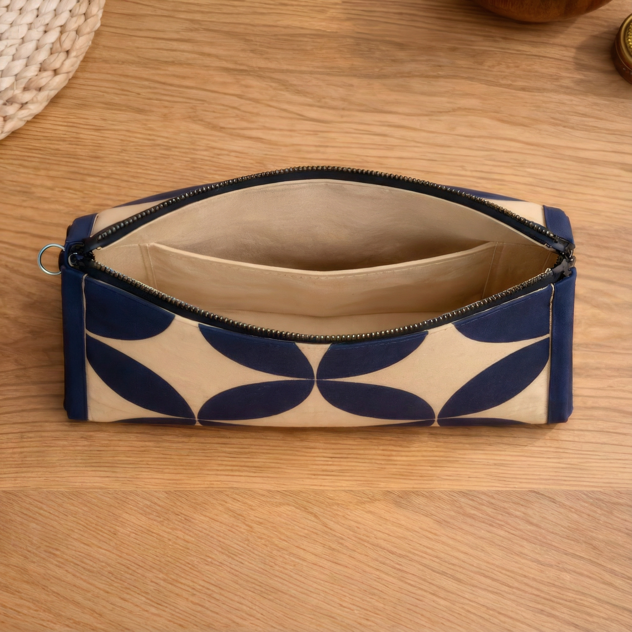 Geometric Print Hand Purse 3