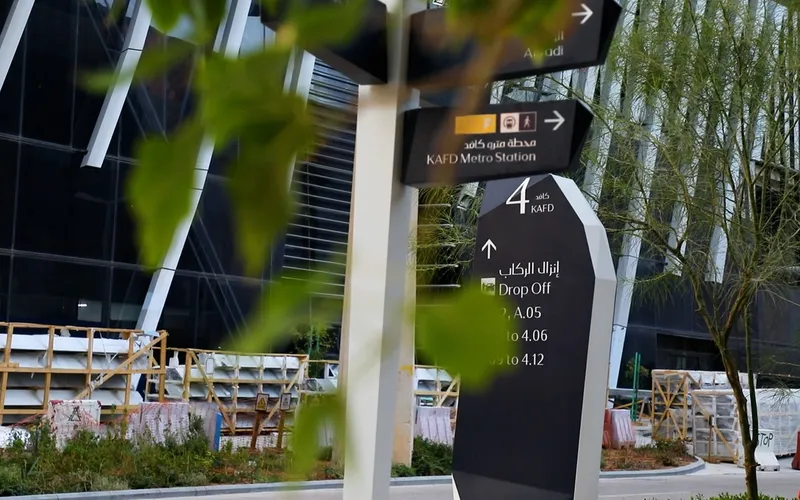 KAFD: Mega-Signage Network Takes Centre Stage (15,500+ Signs & 355 Screens)