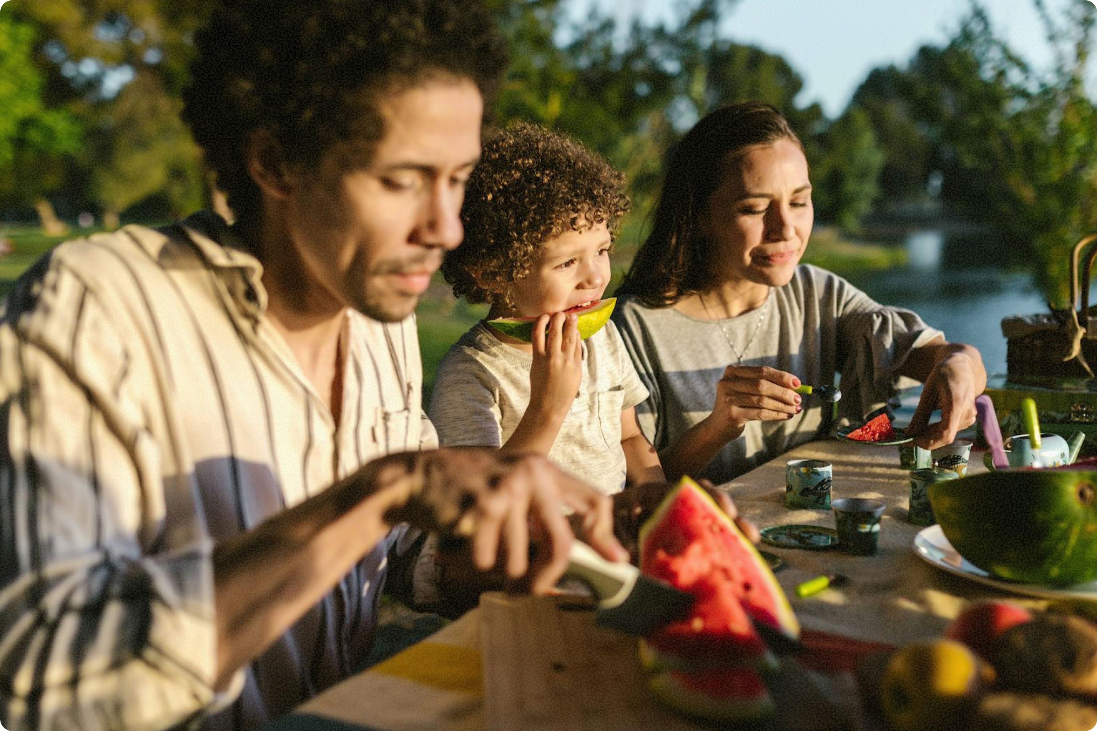 Familly eating