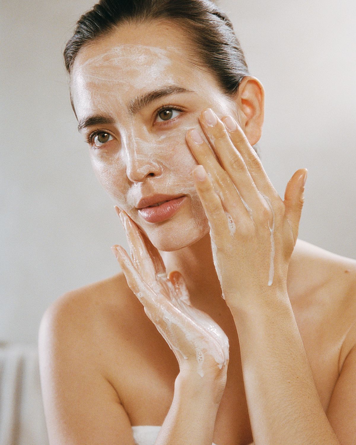 Mito-biotic mitopure gentle cleanser application