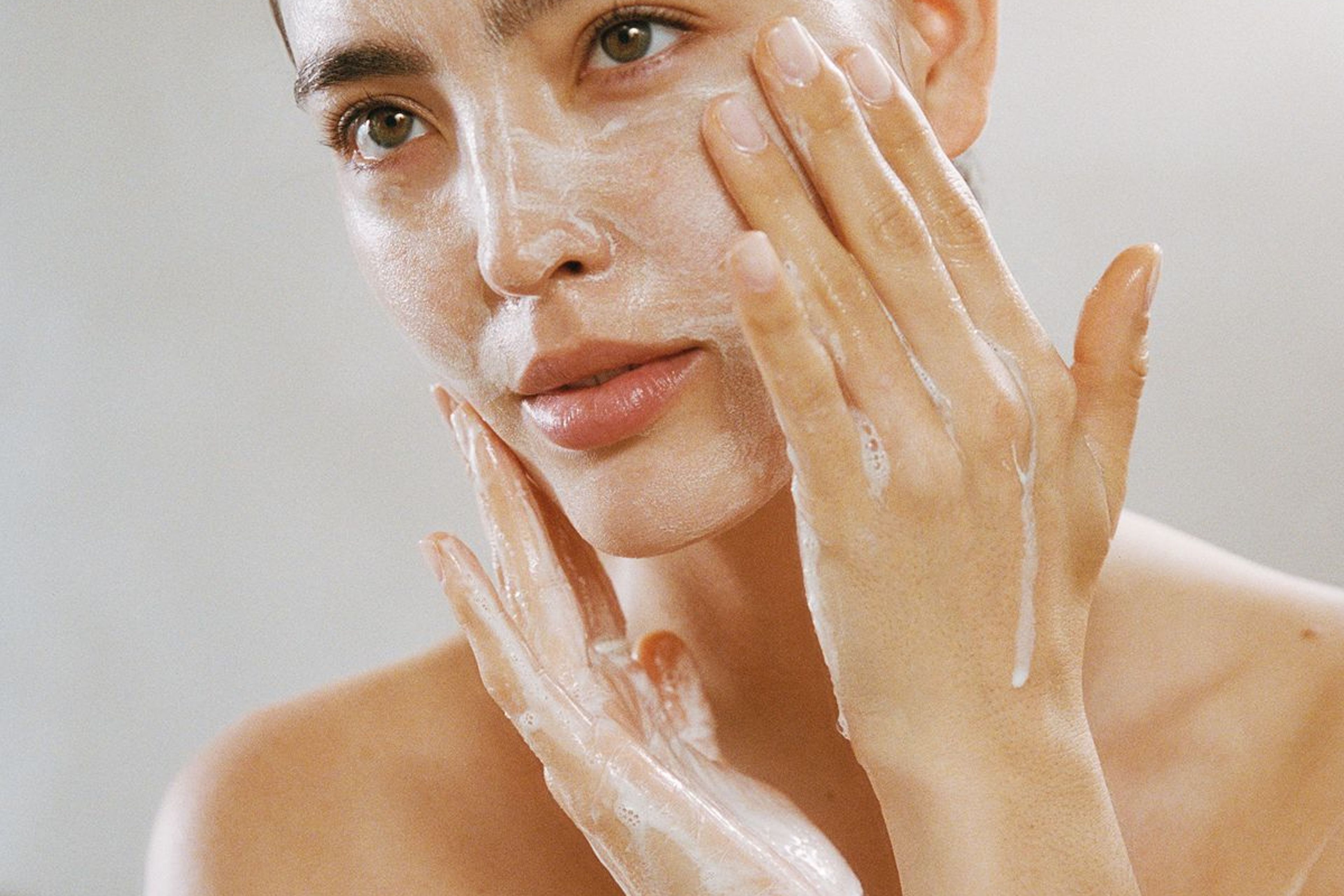 Mito-biotic mitopure gentle cleanser application