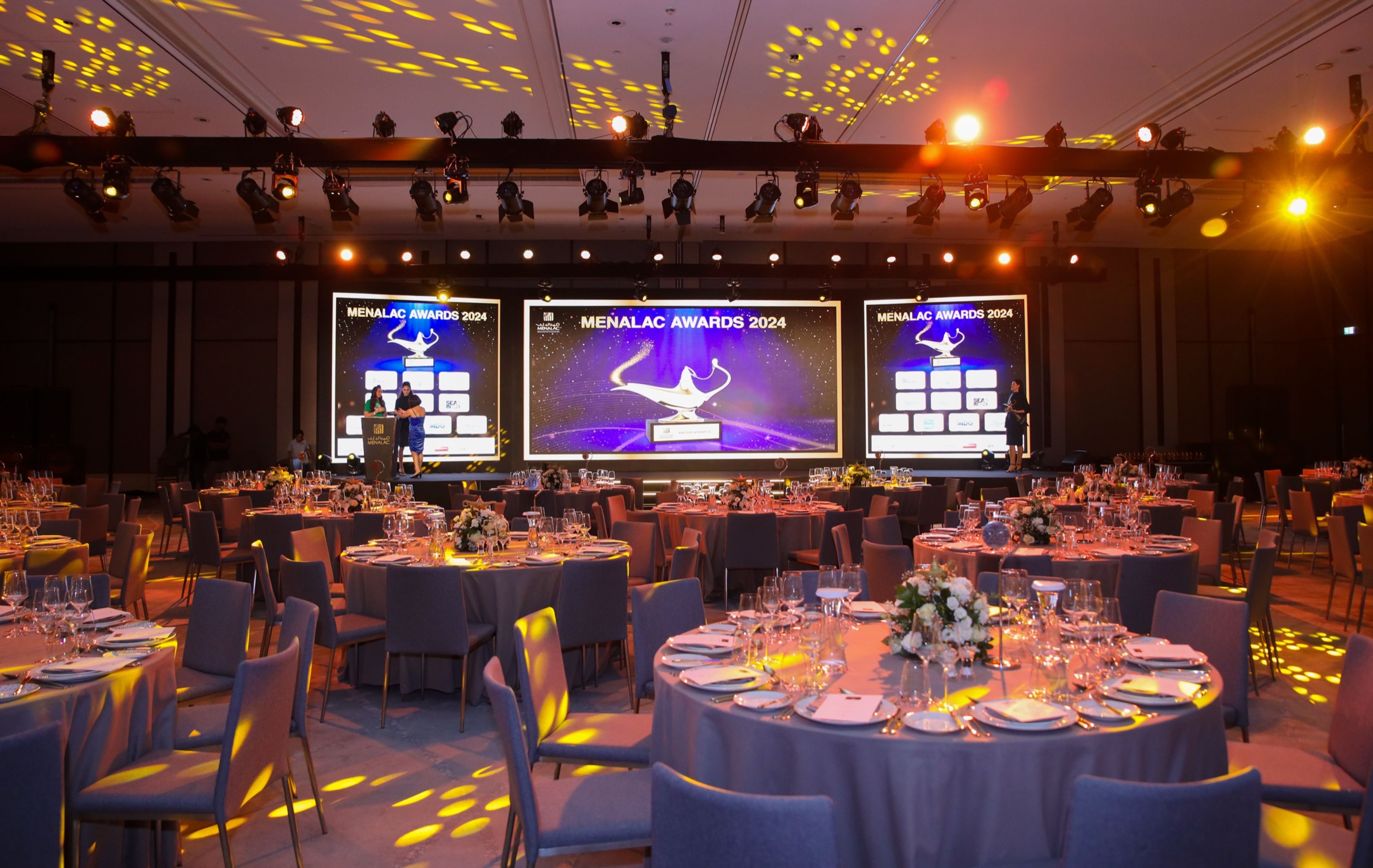 Gala dinner with round tables and three stage screens