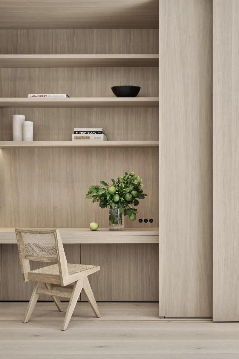 Desk niche