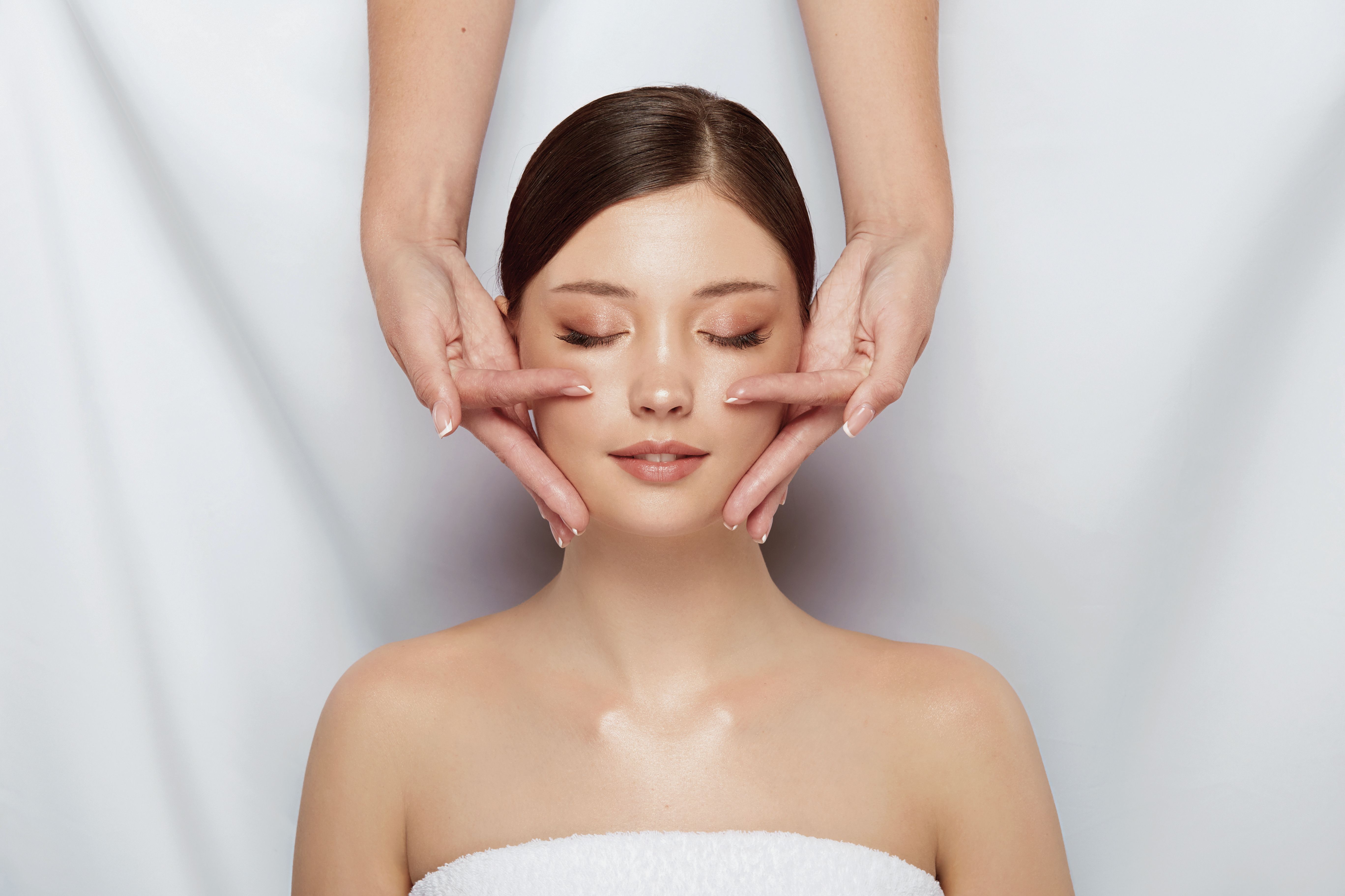Relaxation Massage: Nervous System Decompression Through Head, Palms & Soles