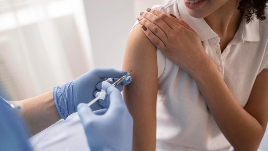 doctor-vaccinating-patient-clinic-3