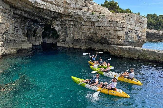 Islands, Cliffs and Cave Kayak Tour gallery image 3