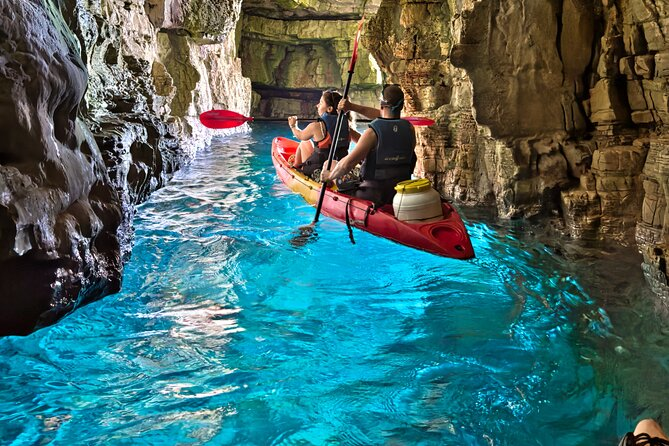 Islands, Cliffs and Cave Kayak Tour gallery image 2