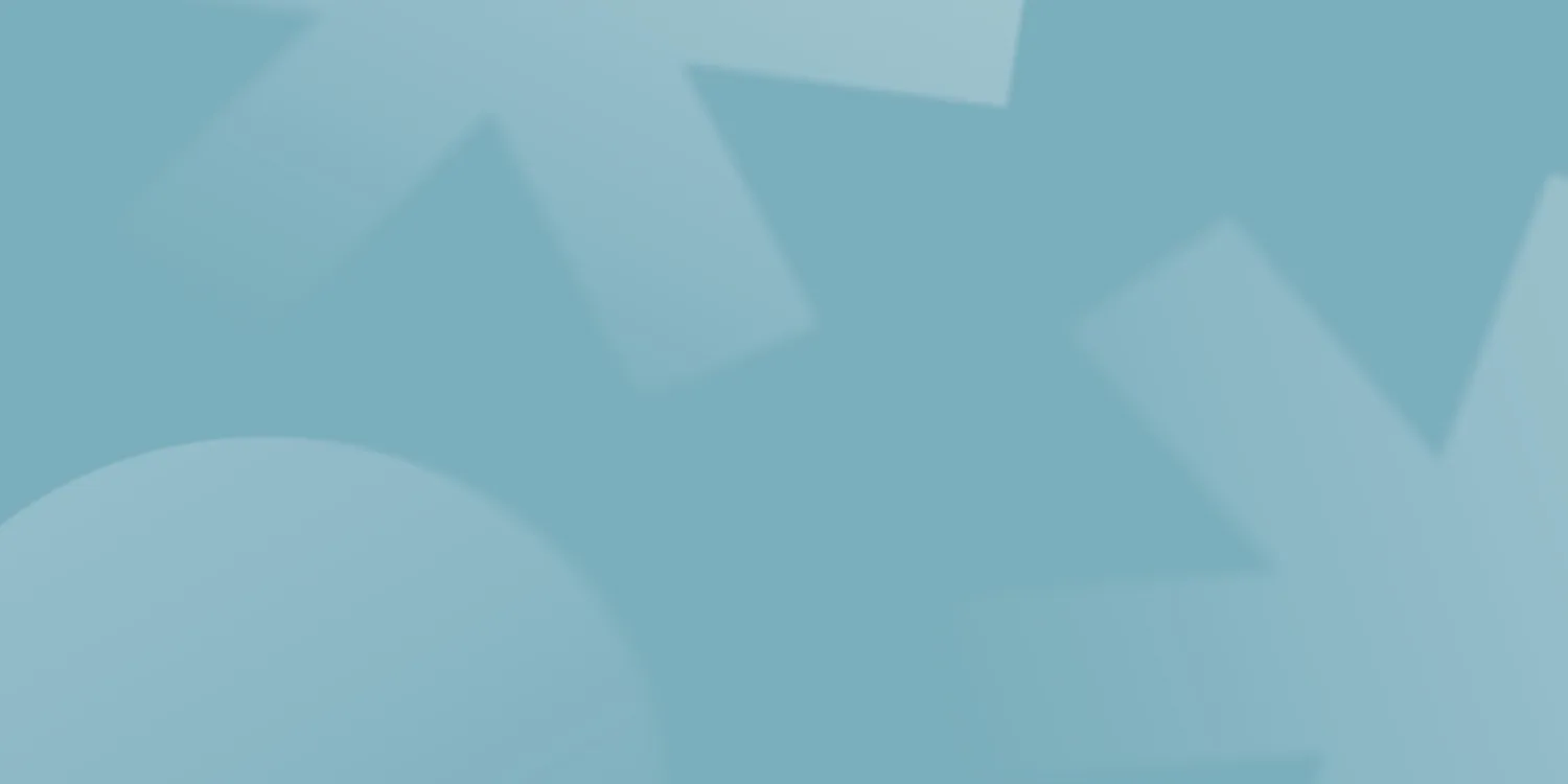 L’immagine appare come uno sfondo astratto con tonalità di blu/azzurro, caratterizzato da: Forme geometriche morbide e sfumate (triangoli e curve) Effetto sfocato e trasparenze sovrapposte Nessun testo o elemento informativo evidente