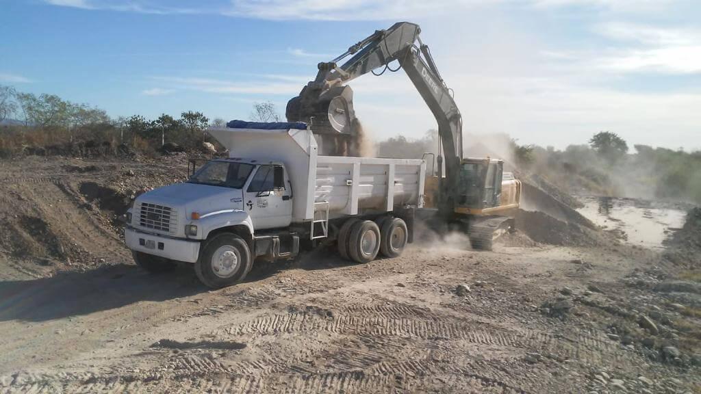 Acarreo y transporte de materiales — PUCSA Maquinaria