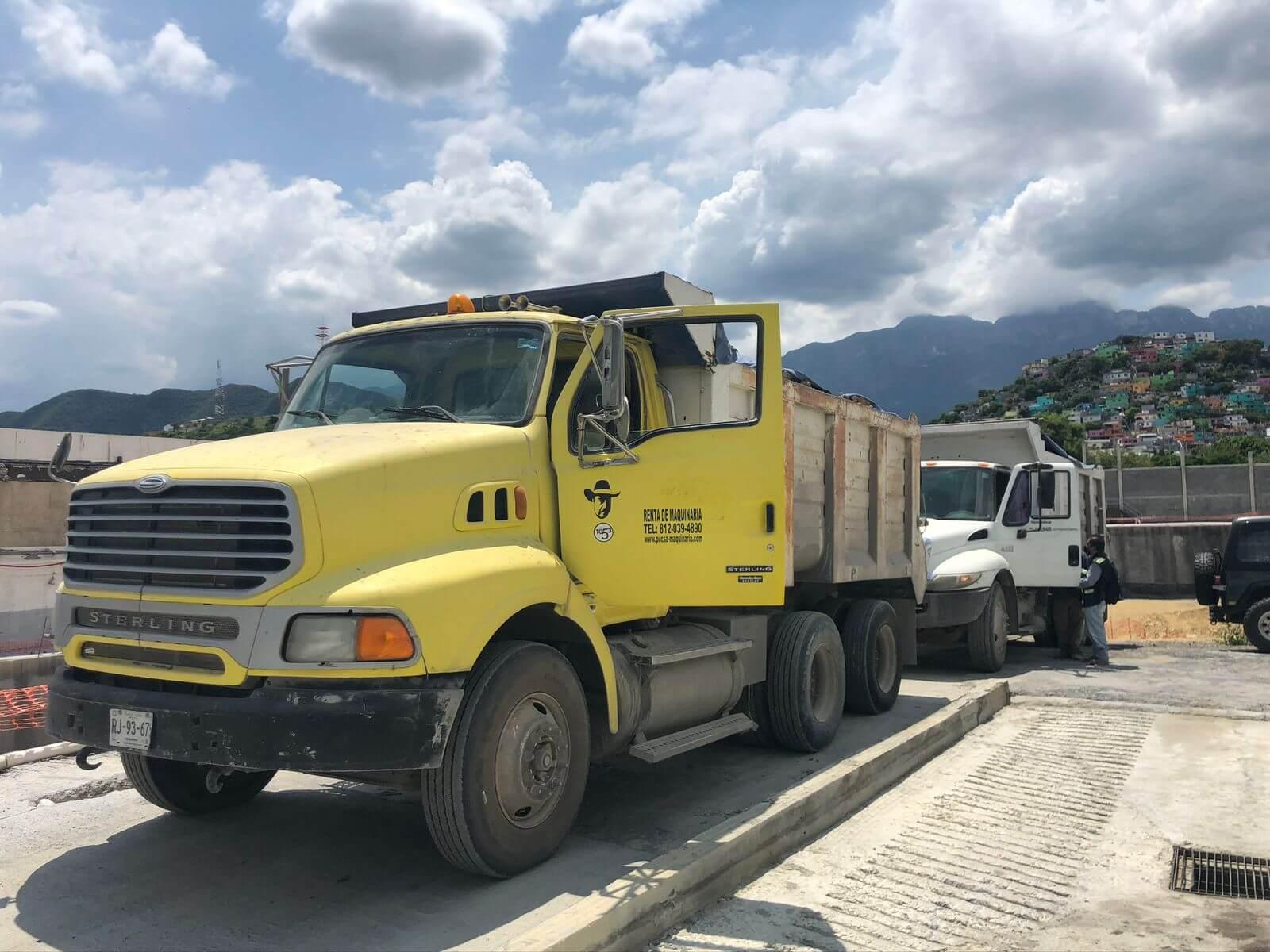 Acarreo y transporte de materiales — PUCSA Maquinaria