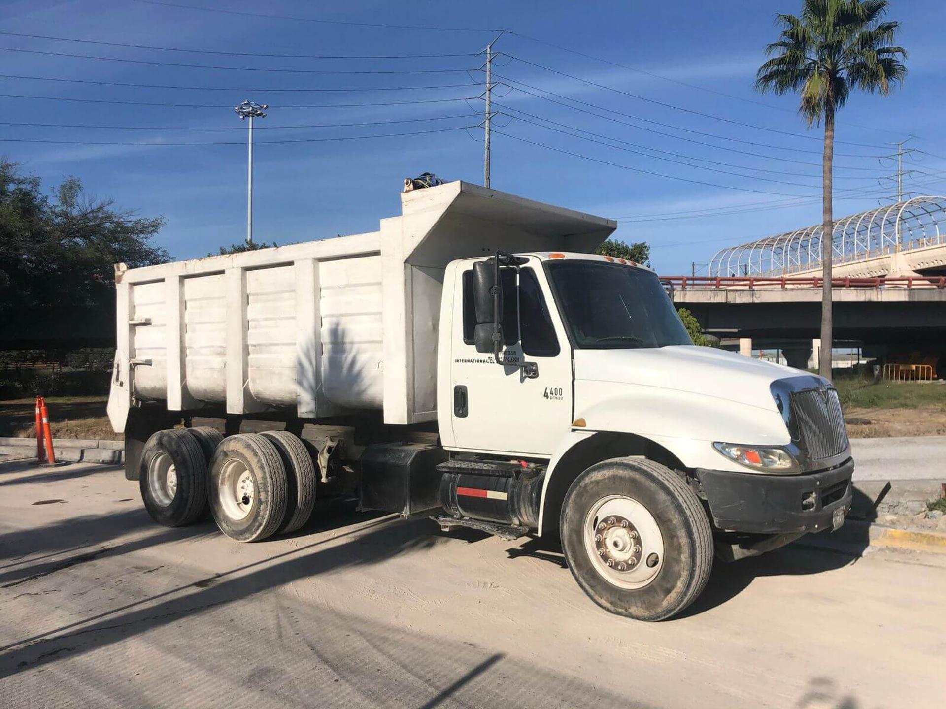 Acarreo y transporte de materiales — PUCSA Maquinaria