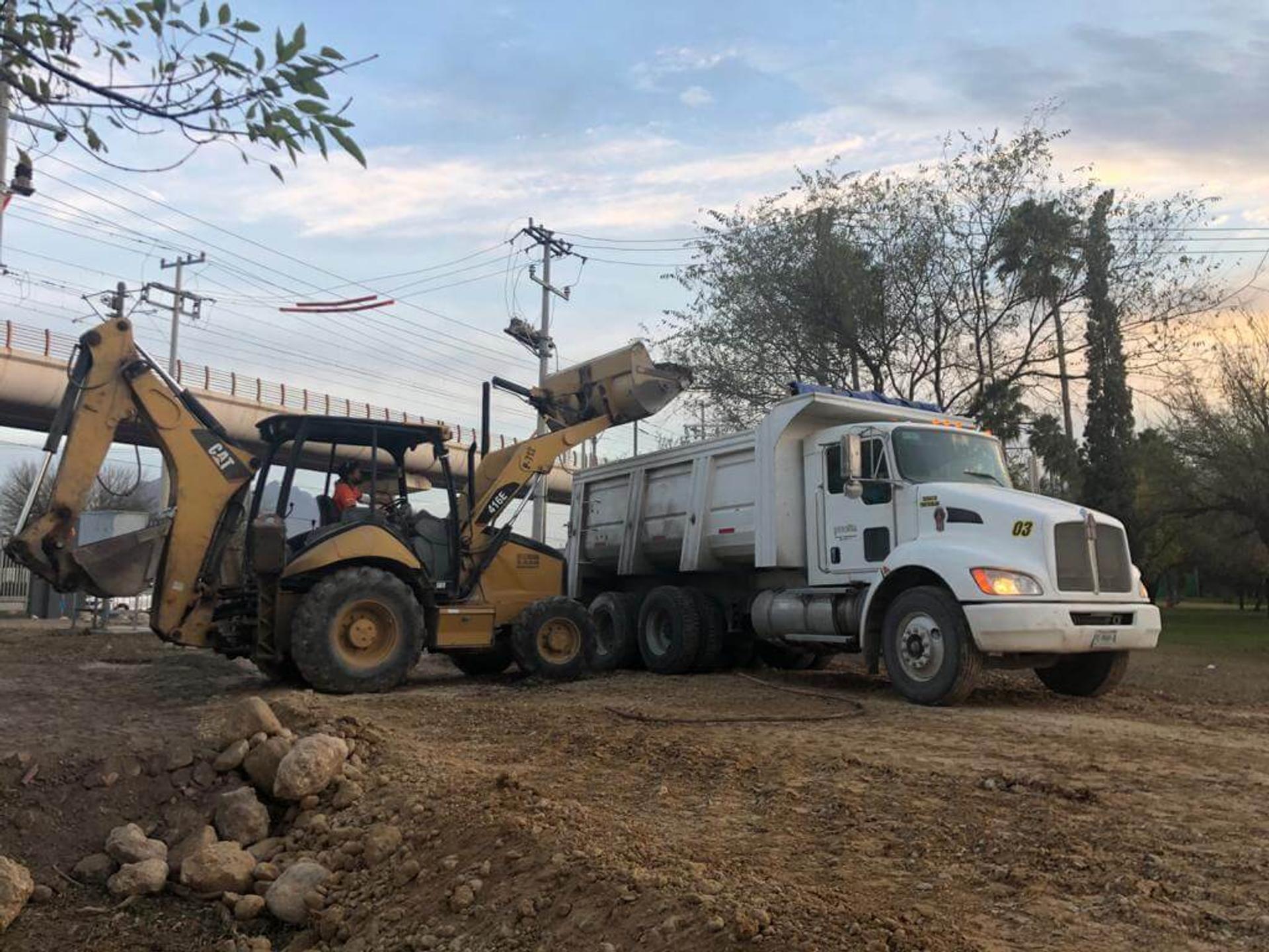 Acarreo y transporte de materiales — PUCSA Maquinaria
