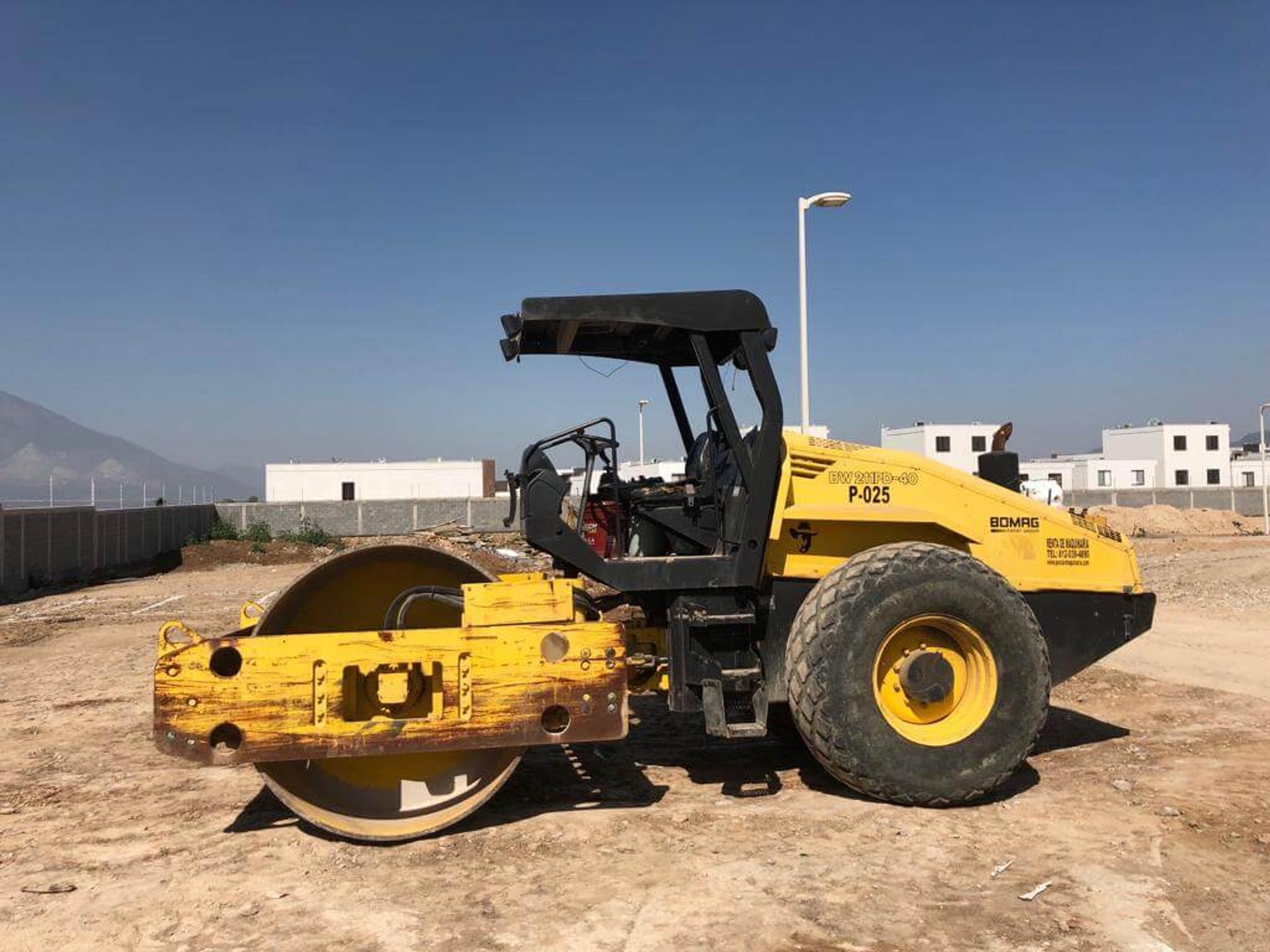 Servicio de rodillo compactador — PUCSA Maquinaria