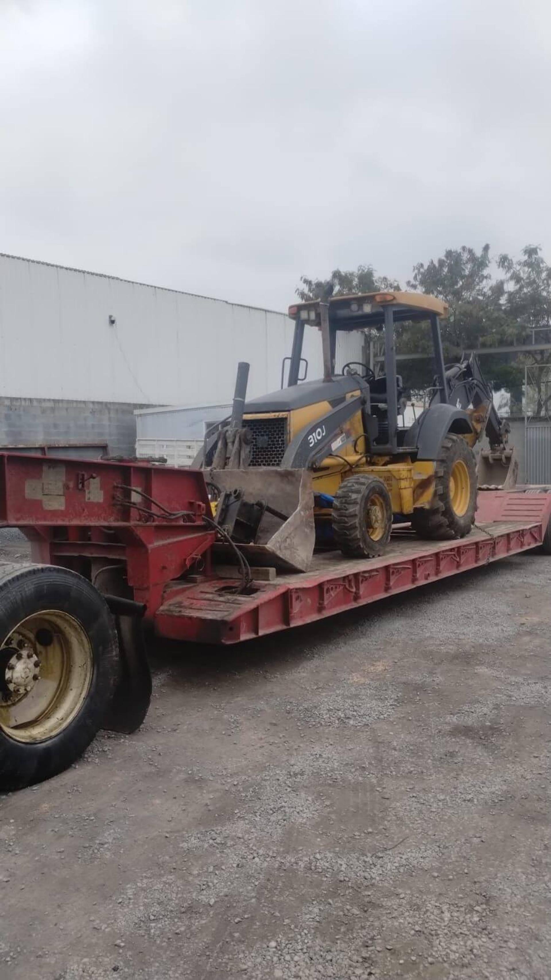 Servicio de Lowboy — PUCSA Maquinaria