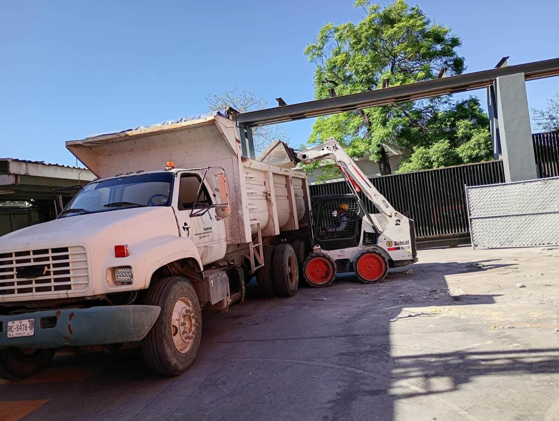 Acarreo y transporte de materiales — PUCSA Maquinaria
