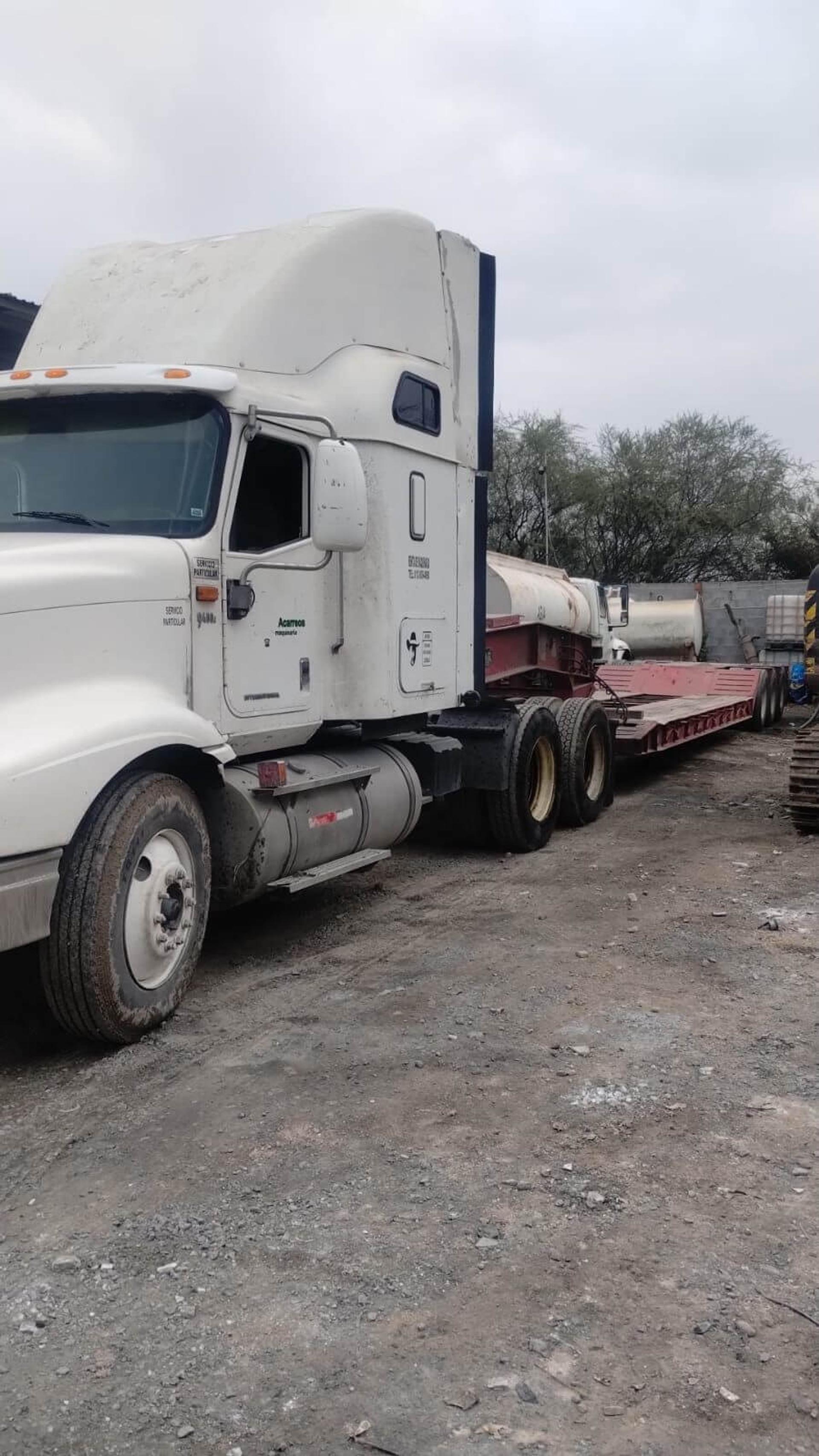 Servicio de Lowboy — PUCSA Maquinaria