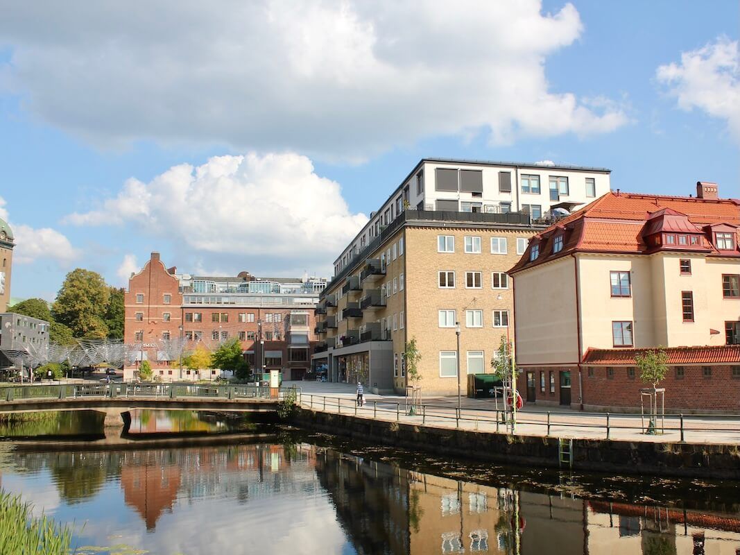Tjänster omslag 1
