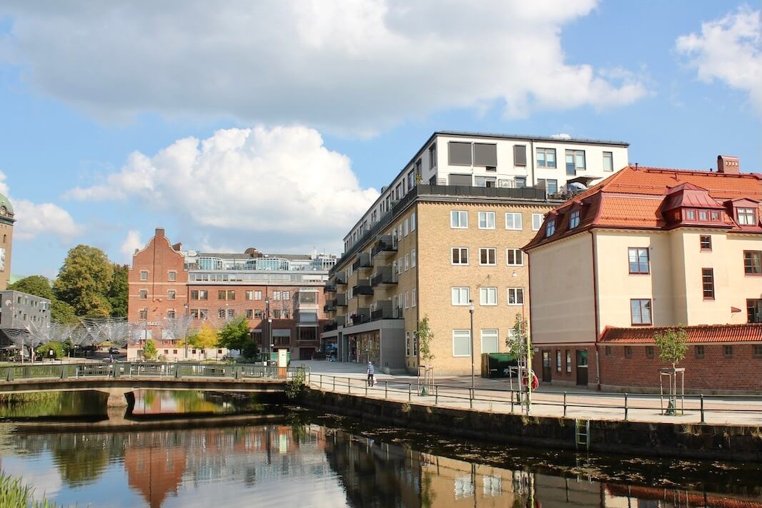 Tjänster omslag 1