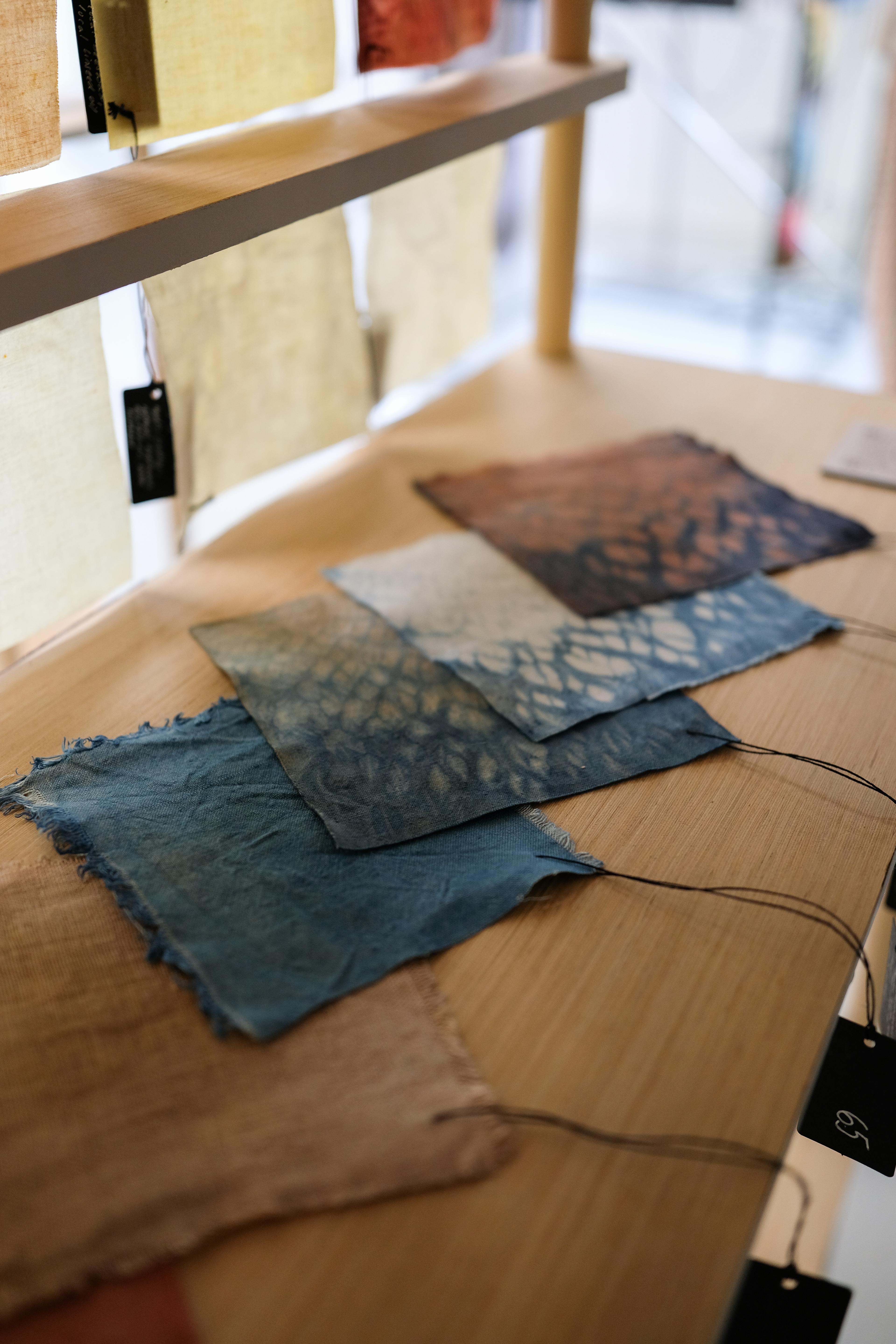 Een beeld van een viertal samples die ook bewerkt zijn met een print.