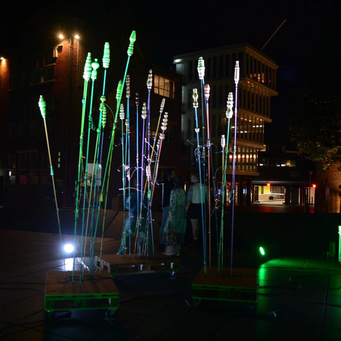 Een foto van het project Dancing Dunes tijdens de Kunstnacht in Nijmegen