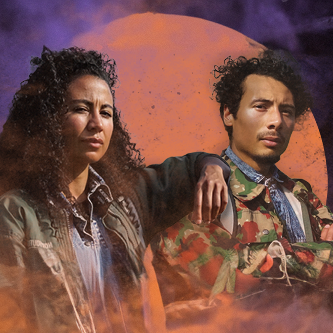Een portret van de twee presentatoren als promotie van de webserie.