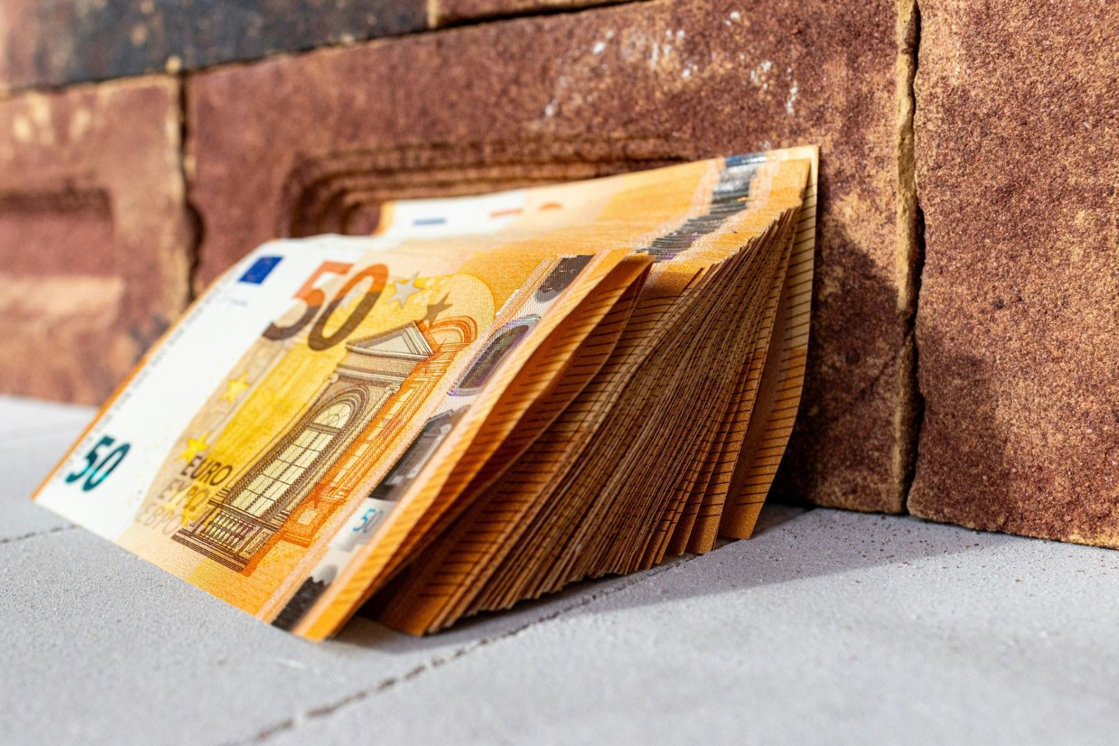 Stapel briefjes van 50 euro.
