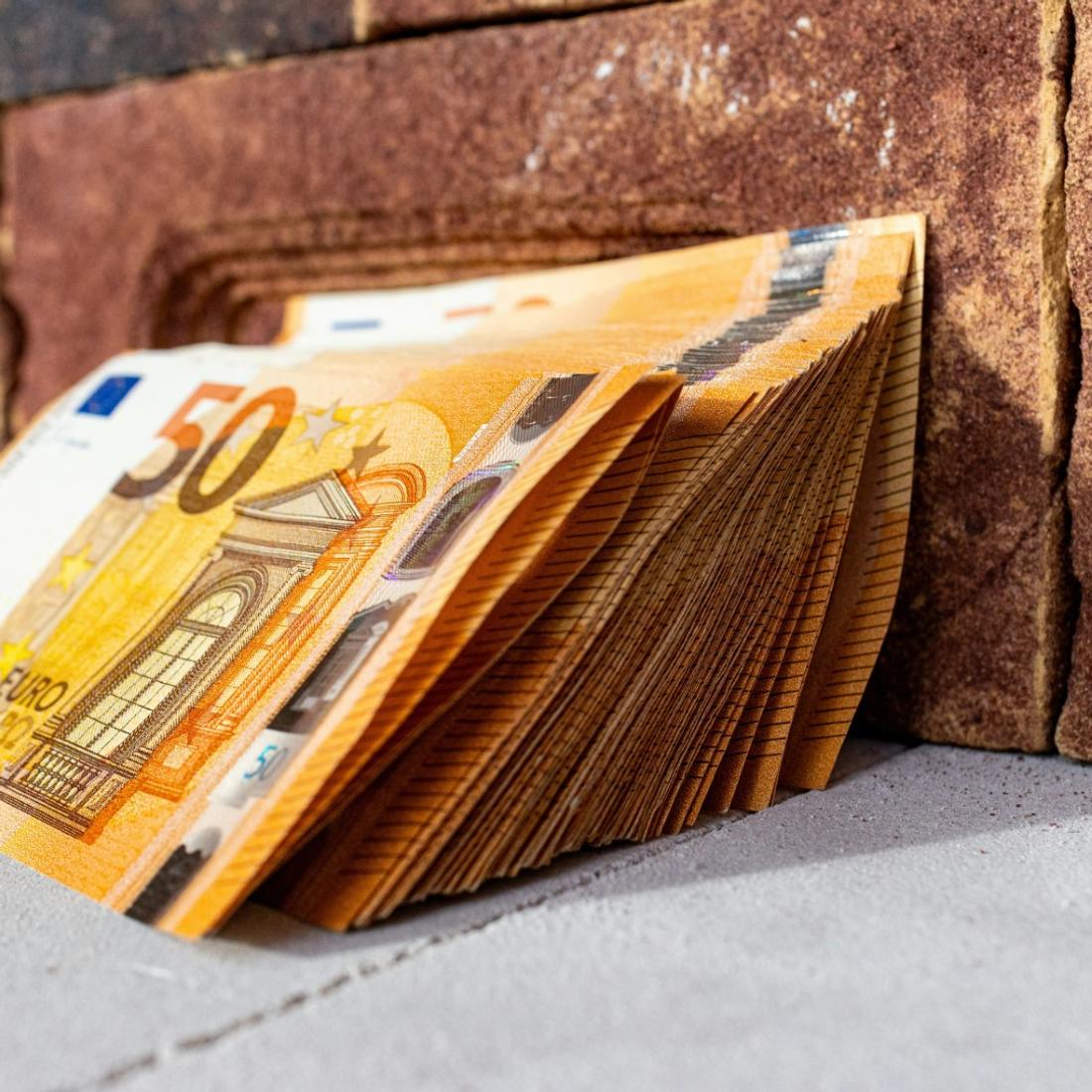 Stapel briefjes van 50 euro.
