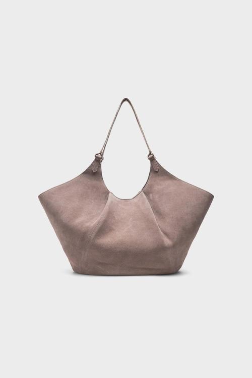 Tote bag front view packshot on gray background — GoPackshot studio