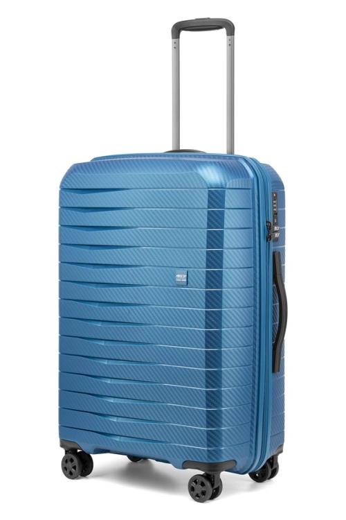 Hard-shell spinner suitcase packshot — ecommerce GoPackshot studio