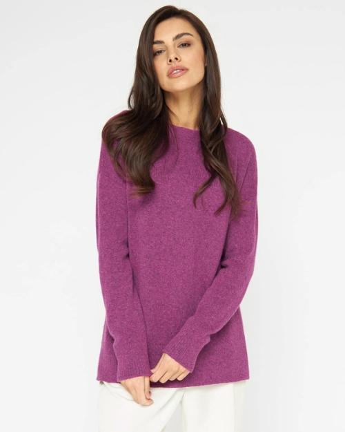 Sweater on-model photography in studio — womenswear ecommerce GoPackshot