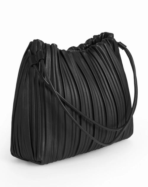 Tote bag side angle packshot — ecommerce accessories GoPackshot studio