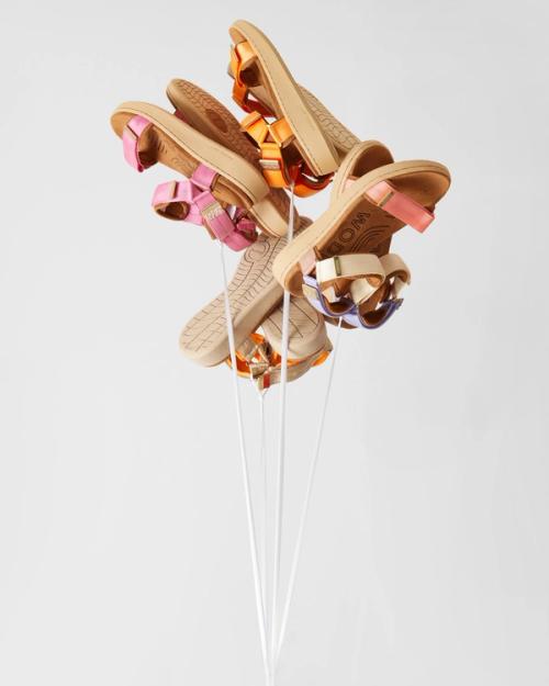 Sandal collection creative photography with suspended display — GoPackshot studio