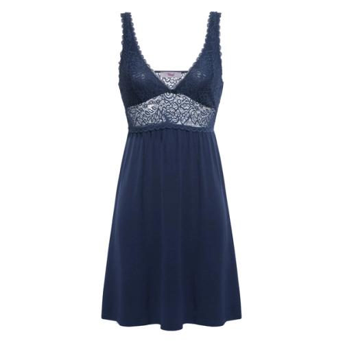 Chemise packshot on white background — nightwear photography GoPackshot