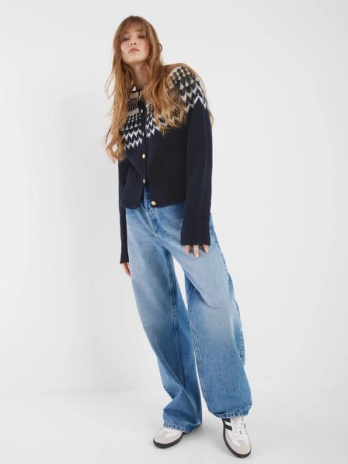 Jeans lifestyle on-model styling — fashion studio GoPackshot