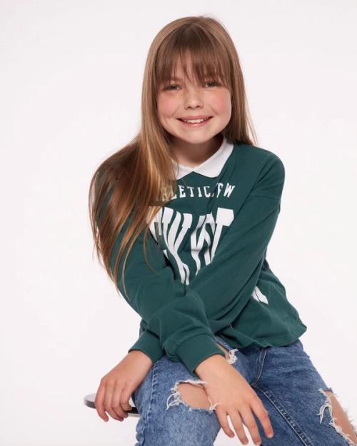 Kids sweatshirt on-model photography in studio — childrenswear ecommerce GoPackshot