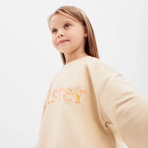 Kids sweatshirt close-up portrait on-model — childrenswear studio GoPackshot