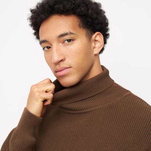 Sweater on-model portrait photography in studio — menswear GoPackshot