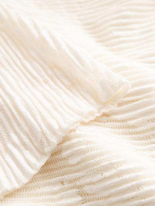 Sweater knit texture detail close-up photography — womenswear ecommerce GoPackshot