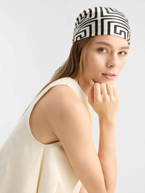 Headband on-model side view for fashion accessories ecommerce