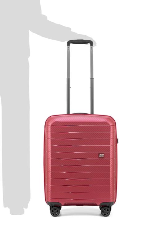 Cabin suitcase size reference packshot — ecommerce GoPackshot studio