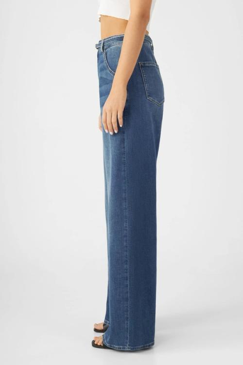 Jeans side profile on-model — womenswear denim studio GoPackshot