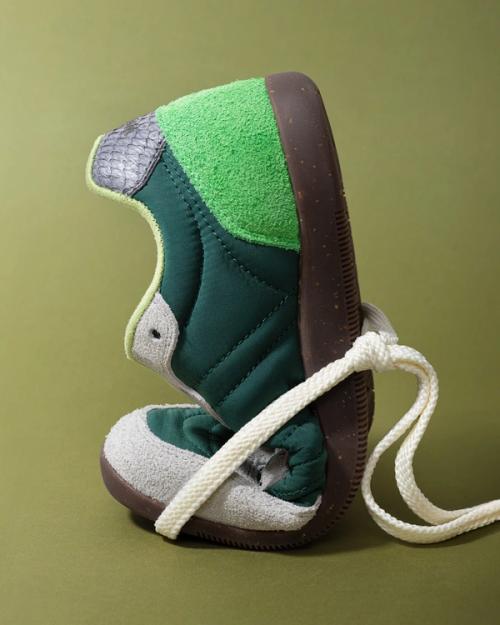 Kids sneaker creative photography in artistic upright pose — GoPackshot studio
