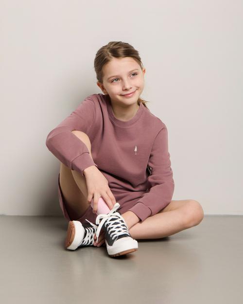 Kids sweatshirt on-model photography in seated pose — childrenswear GoPackshot