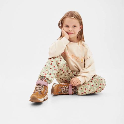 Kids sweatshirt outfit on-model photography — childrenswear ecommerce GoPackshot