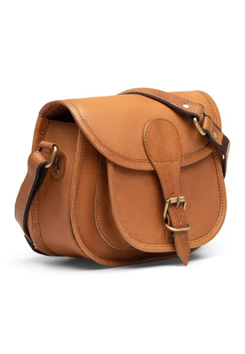 Saddle bag packshot on white background — ecommerce studio GoPackshot