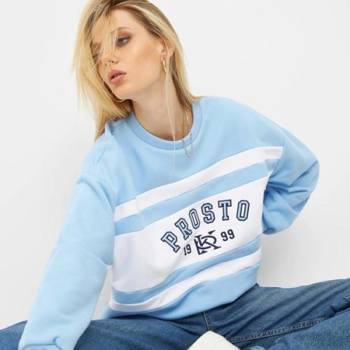 Jeans lifestyle studio photography — womenswear ecommerce GoPackshot