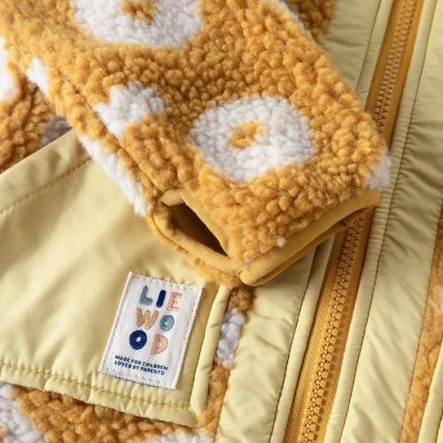 Kids jacket zipper detail close-up photography — childrenswear studio GoPackshot
