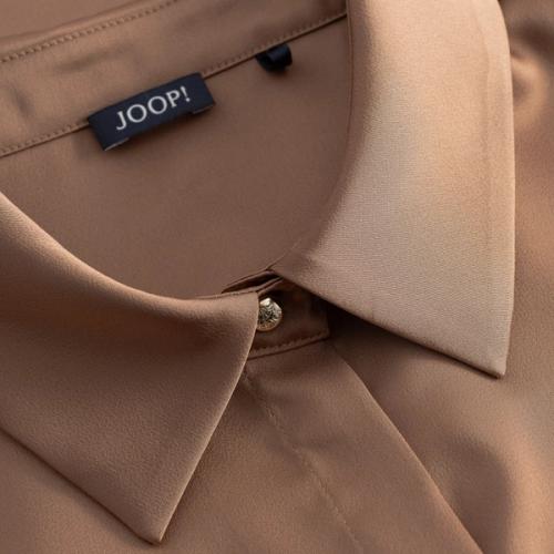 Shirt collar label detail close-up photography — womenswear ecommerce GoPackshot